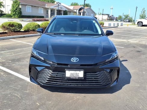 Used 2025 Toyota Camry LE FWD image 29