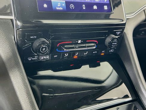 Used 2023 Jeep Grand Cherokee Laredo image 15