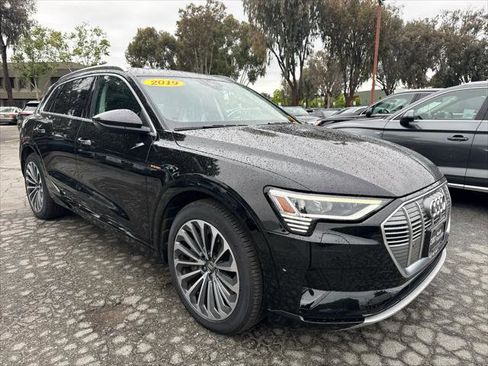 Used 2019 Audi e-tron Prestige w/ Prestige Package AWD/4WD image 2