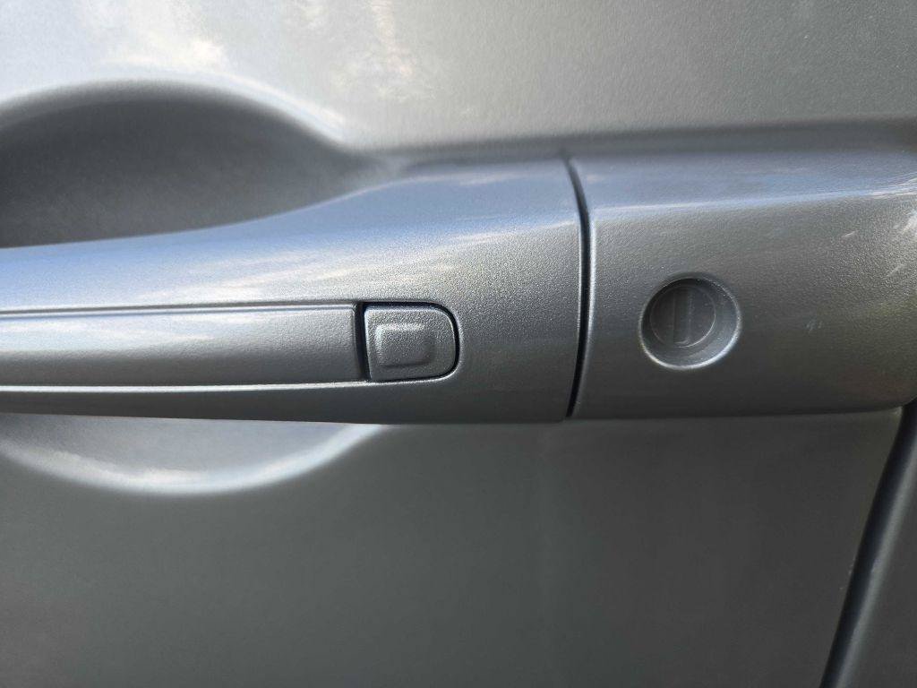 Used 2020 Chrysler Voyager Lxi FWD image 11