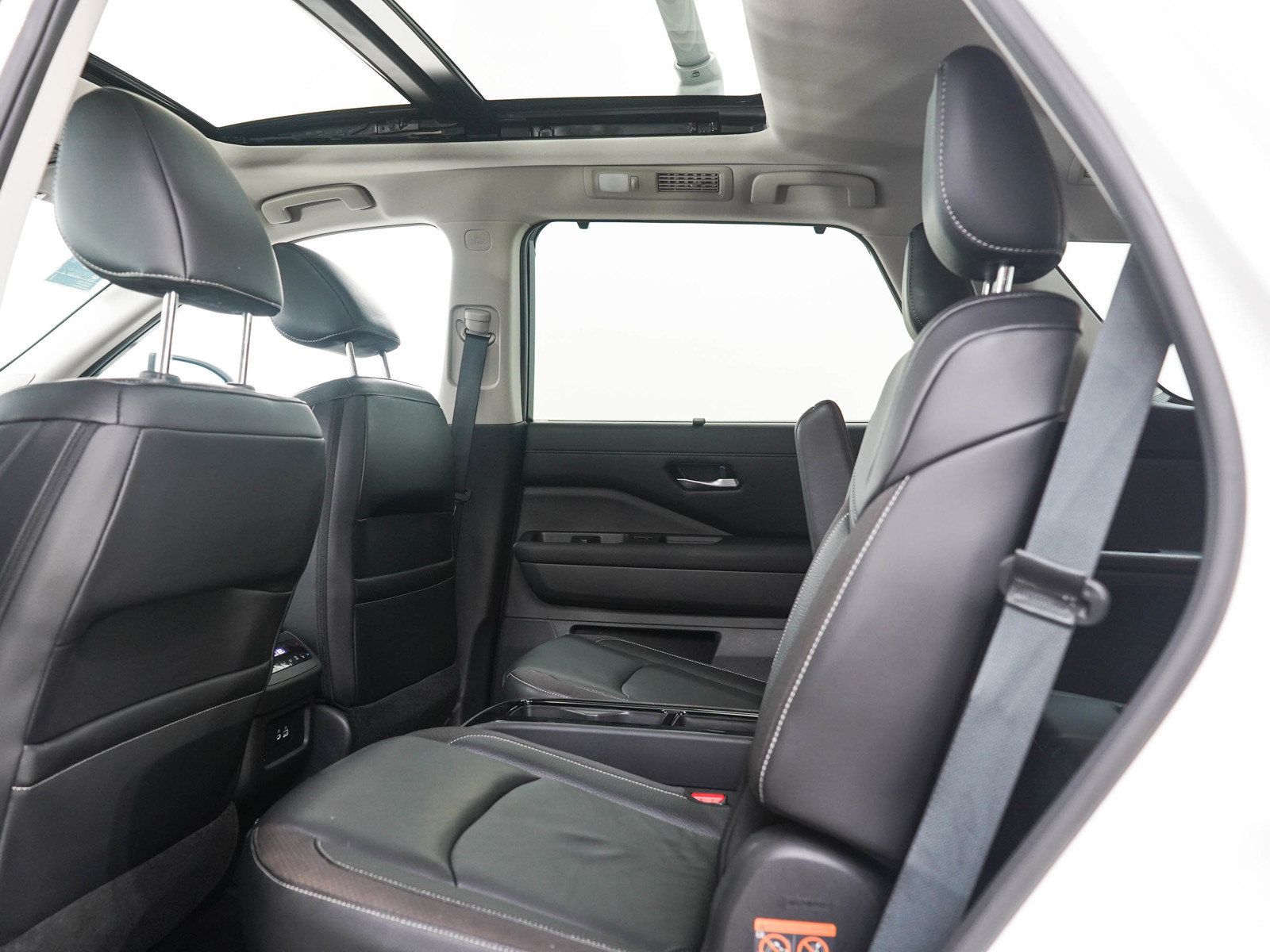 Used 2024 Nissan Pathfinder SL w/ SL Premium Package AWD/4WD image 16