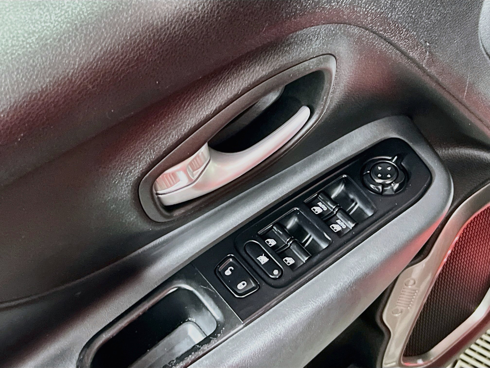 Used 2023 Jeep Renegade Latitude AWD/4WD image 16