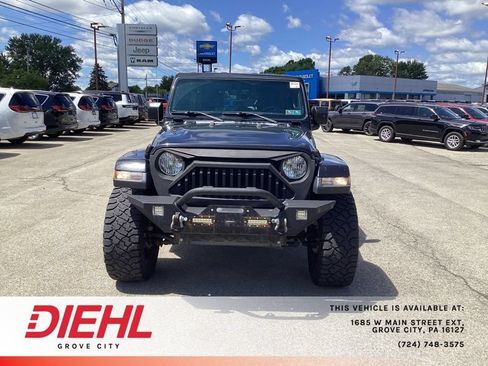 Used 2018 Jeep Wrangler Unlimited Sahara w/ Uconnect 4C Nav & Sound Group AWD/4WD image 2