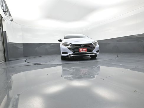 Used 2023 Nissan Versa SR w/ Trunk Package image 31