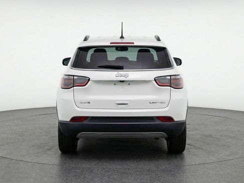 Used 2025 Jeep Compass Latitude AWD/4WD image 7