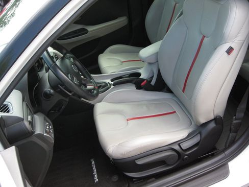 Used 2020 Hyundai Veloster Turbo Ultimate FWD image 12