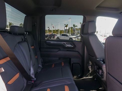 Used 2025 GMC Sierra 2500 AT4 AWD/4WD image 15