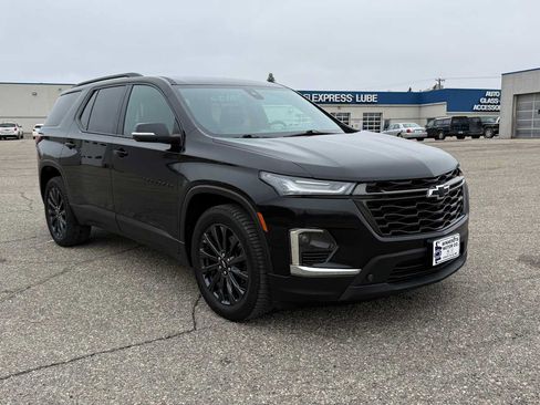Used 2023 Chevrolet Traverse RS AWD/4WD image 2