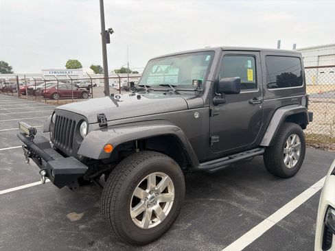 Used 2017 Jeep Wrangler Sahara w/ Connectivity Group AWD/4WD image 1