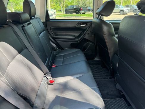 Used 2018 Subaru Forester 2.5i Touring AWD/4WD image 8