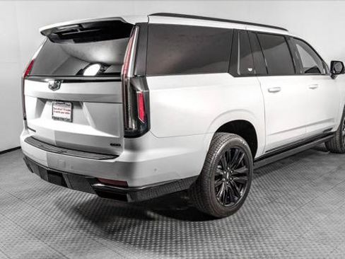 Used 2023 Cadillac Escalade ESV Sport AWD/4WD image 8