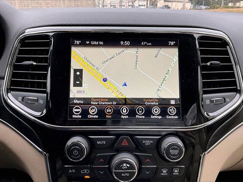 Used 2021 Jeep Grand Cherokee Limited image 12