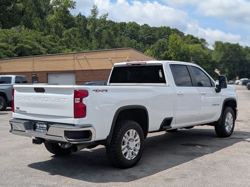 Used 2024 Chevrolet Silverado 2500 LT AWD/4WD image 9