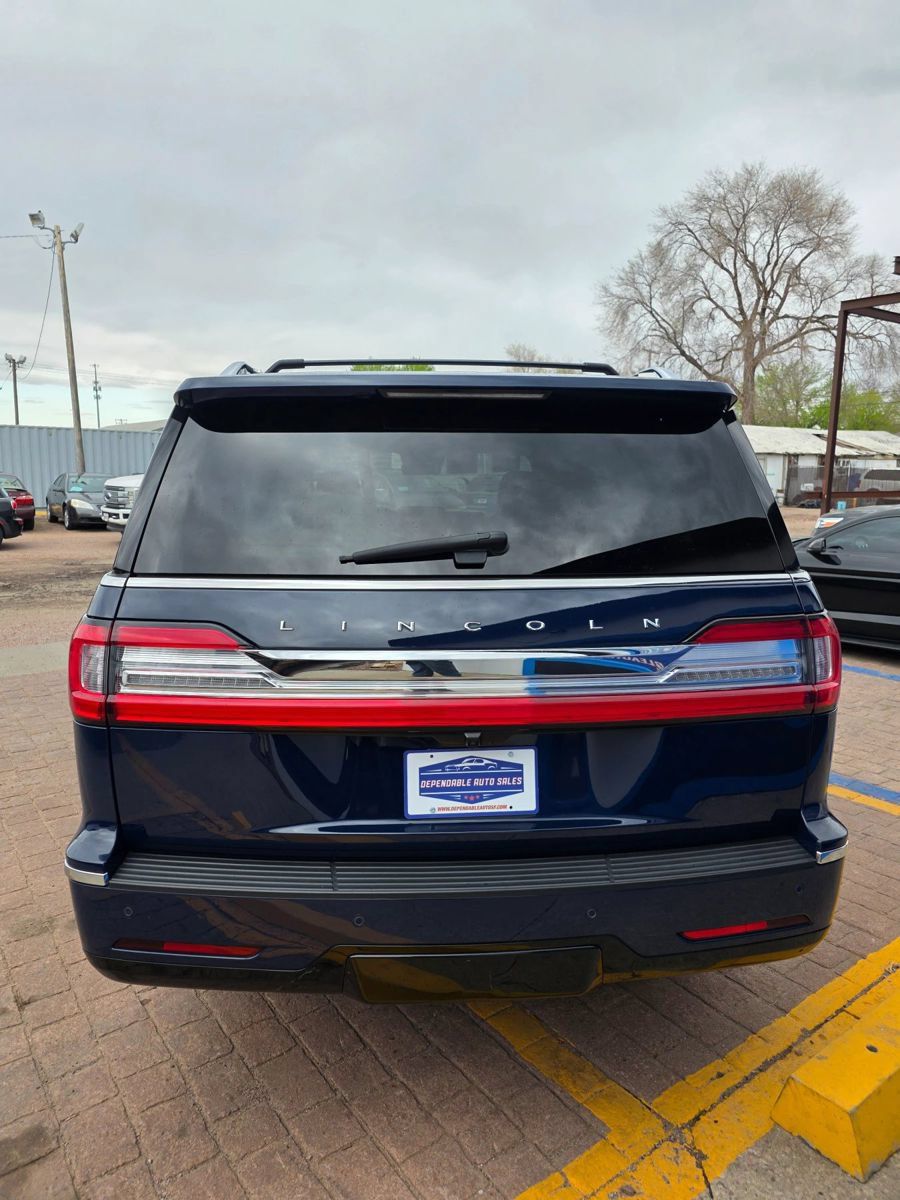 Used 2018 Lincoln Navigator Reserve w/ Technology Package AWD/4WD image 6