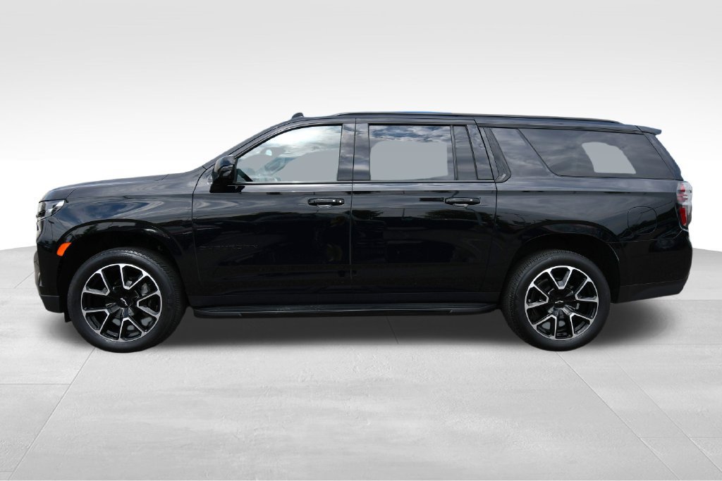 Used 2024 Chevrolet Suburban RST w/ Luxury Package AWD/4WD image 4