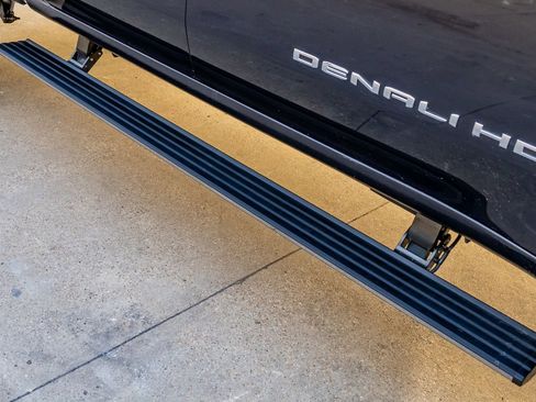 Used 2024 GMC Sierra 2500 Denali w/ Denali Reserve Package image 13