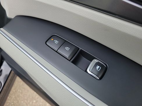 Certified 2025 Kia Sorento EX w/ Panoramic Sunroof Package image 10