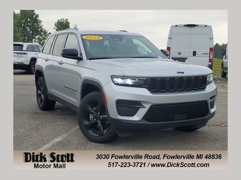 Certified 2024 Jeep Grand Cherokee Altitude AWD/4WD image 1