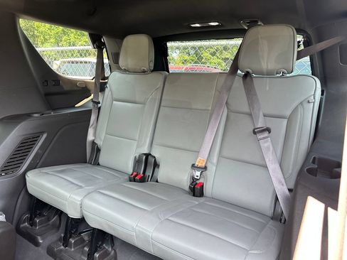 Used 2023 GMC Yukon SLT w/ SLT Premium Package RWD image 15