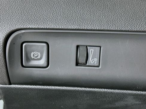 Used 2022 Buick Enclave Essence FWD image 17