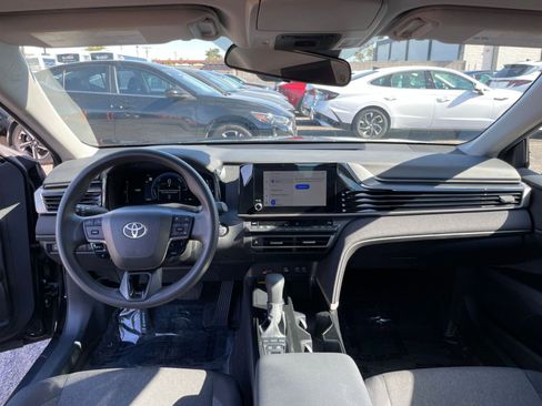 Used 2025 Toyota Camry LE image 32