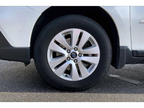 Used 2018 Subaru Outback 2.5i Premium image 9