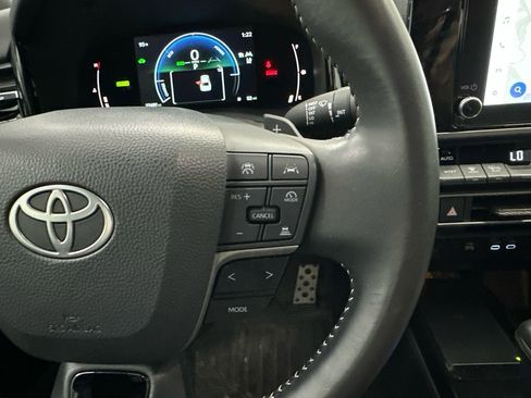 Used 2025 Toyota Camry SE w/ Convenience Package FWD image 25