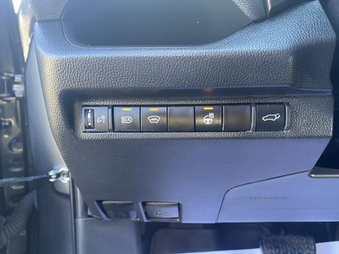 Used 2023 Toyota RAV4 XLE Premium image 7