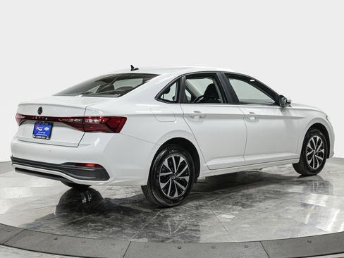 Used 2025 Volkswagen Jetta S image 8