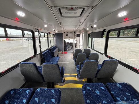 Used 2015 Chevrolet Express 4500 w/ Shuttle Bus Package image 33