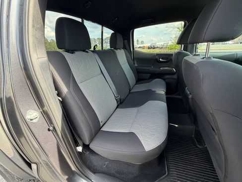 Used 2020 Toyota Tacoma TRD Off-Road w/ Blackout Package AWD/4WD image 18
