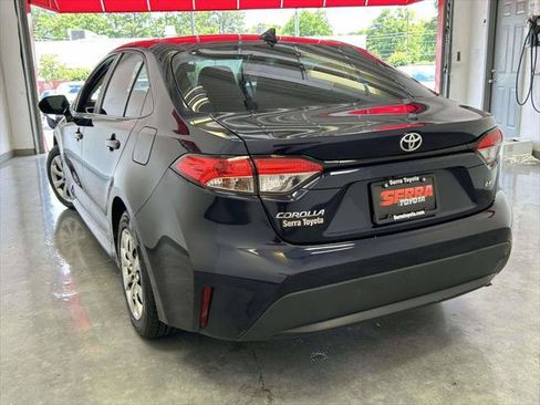 Certified 2022 Toyota Corolla LE FWD image 5