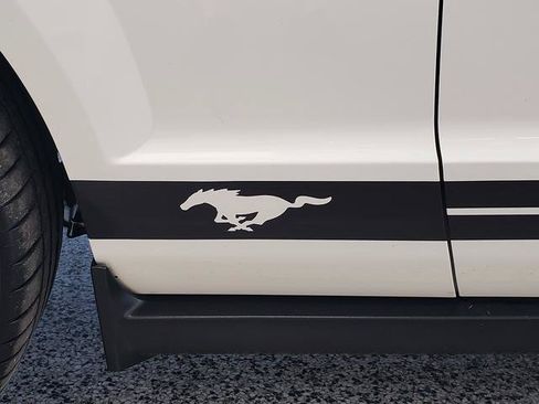 Used 2005 Ford Mustang Premium RWD image 9