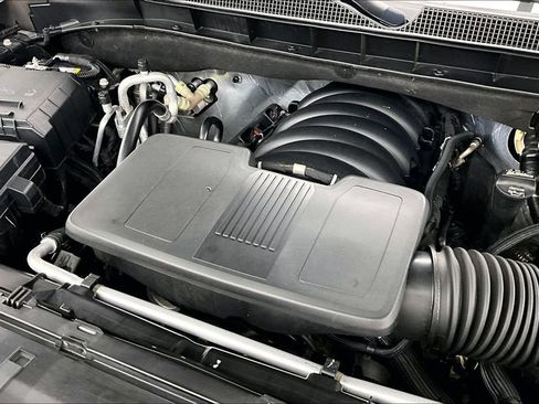 Used 2025 Chevrolet Suburban Z71 AWD/4WD image 35