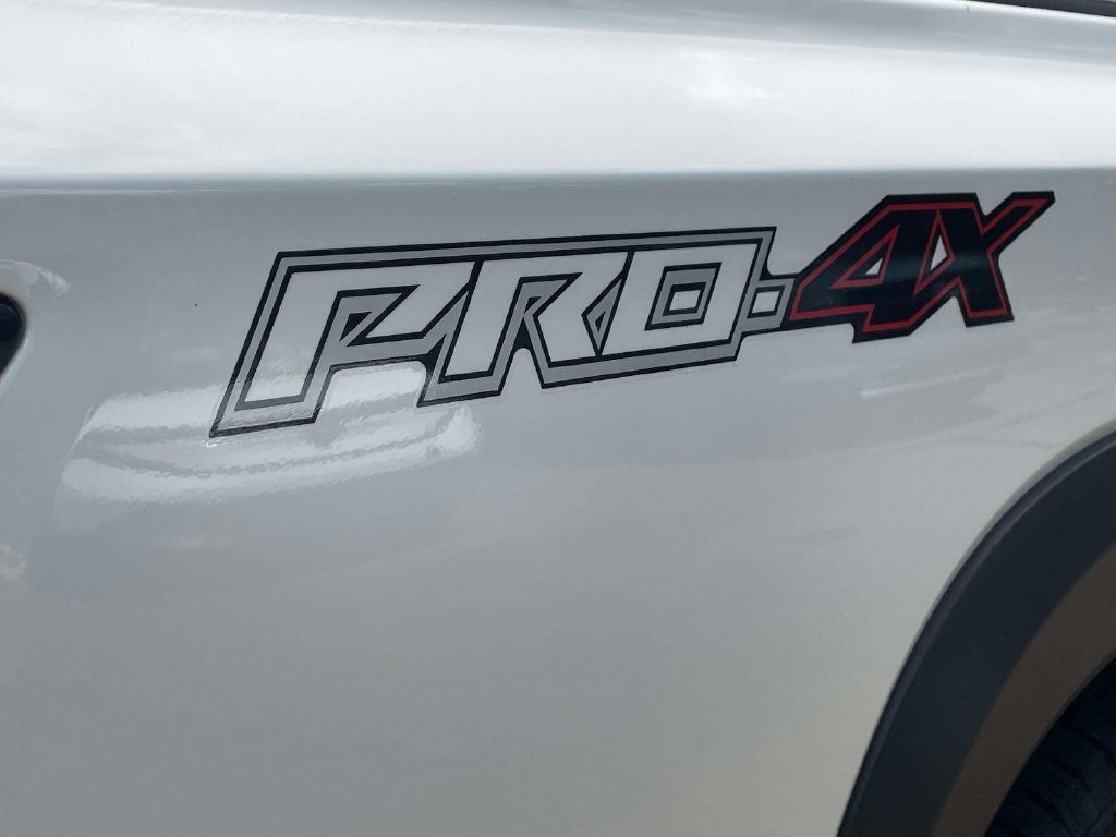 Used 2025 Nissan Frontier PRO-4X AWD/4WD image 9