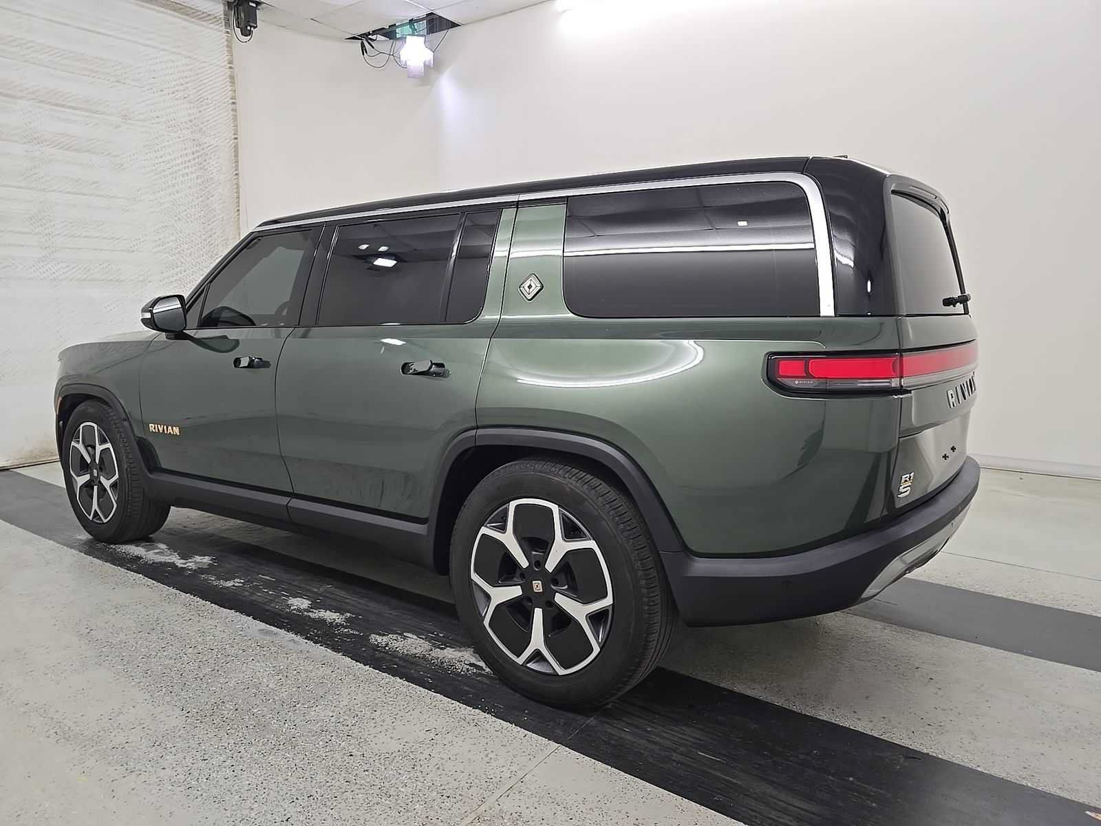 Used 2024 Rivian R1S Adventure Quad AWD/4WD image 7