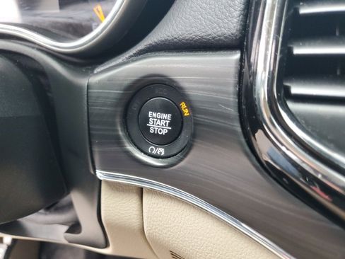 Used 2020 Jeep Grand Cherokee Limited w/ Premium Lighting Group image 18