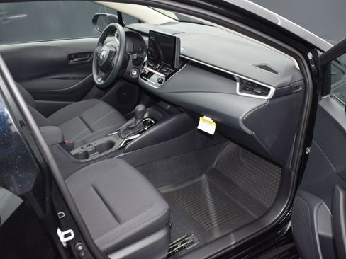Used 2025 Toyota Corolla LE image 11