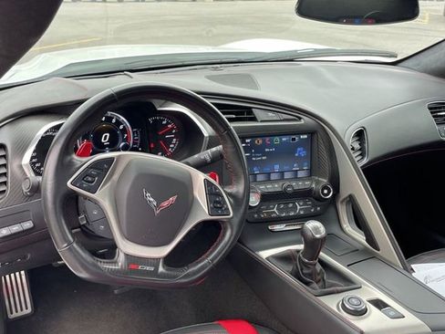 Used 2018 Chevrolet Corvette Z06 RWD image 13