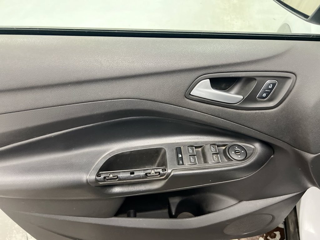Used 2019 Ford Escape SE FWD image 20