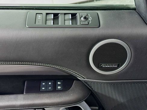 Used 2024 Land Rover Discovery Metropolitan Edition image 19