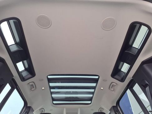 Used 2022 Land Rover Defender 110 SE AWD/4WD image 24