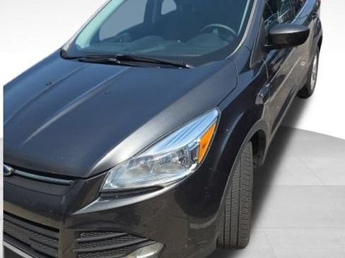 Used 2016 Ford Escape SE FWD image 2