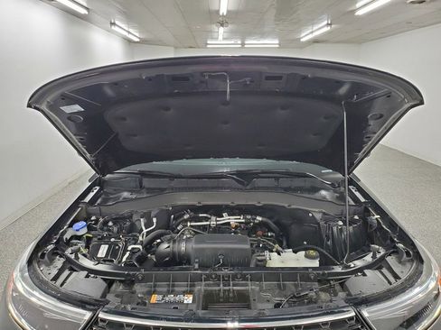 Used 2022 Ford Explorer XLT w/ Equipment Group 202A image 9