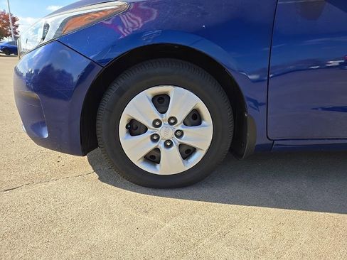 Used 2017 Kia Forte LX image 9