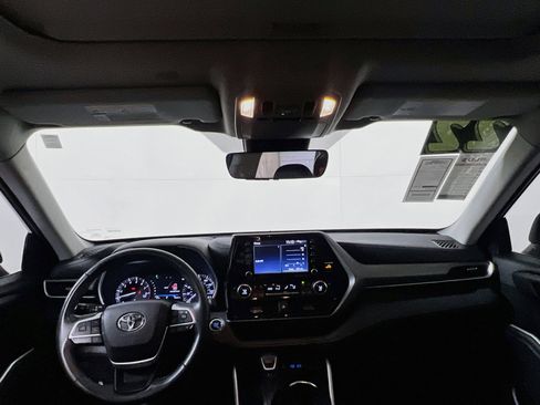 Used 2022 Toyota Highlander XLE FWD image 30