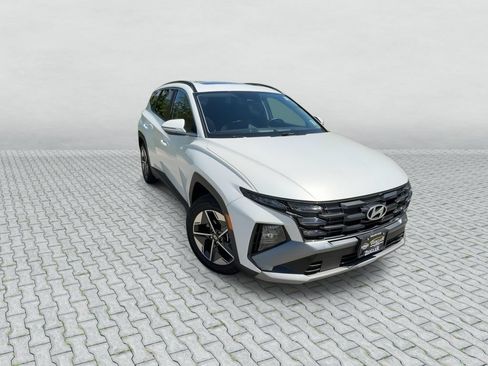 Used 2025 Hyundai Tucson SEL FWD image 2