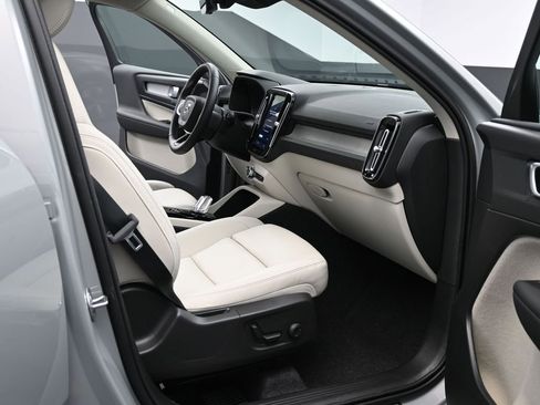 Certified 2026 Volvo XC40 B5 Plus w/ Protection Package Premier AWD/4WD image 16