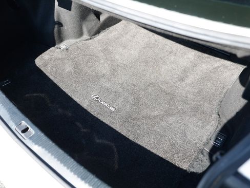 Used 2017 Lexus IS 200t image 28