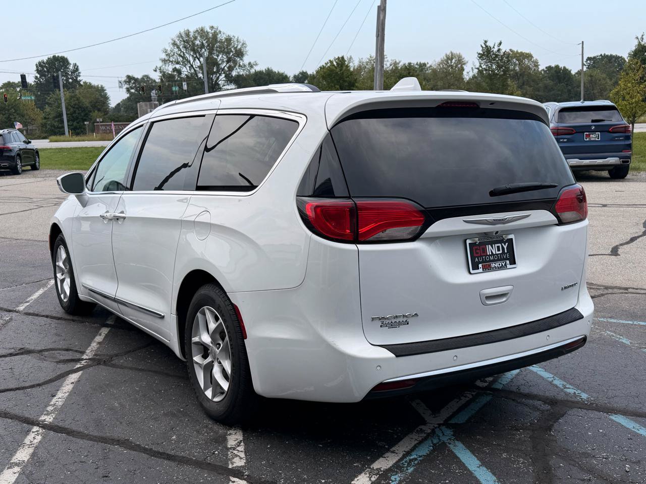 Used 2020 Chrysler Pacifica Limited FWD image 3